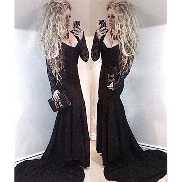 Vampira Gown by NRT fashions - Picture 6 of 11